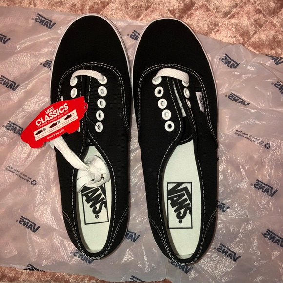 black vans tennis shoes